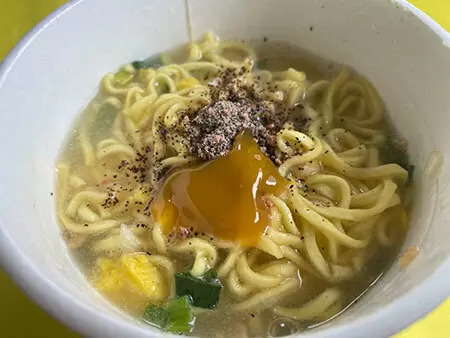 もはや洋食！　今冬に登場したエースコック＆日清の洋風カップラーメンを食べ比べ