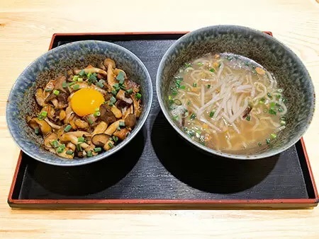 ソムリエが店主の「ラーメン札幌一粒庵」、まかない丼とラーメンのペアリングメニューを展開