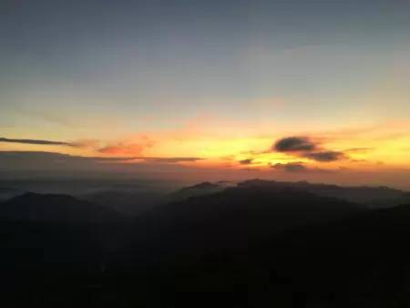 ソロモンの秘宝が眠る山? 徳島の霊峰「剣山」で神秘の絶景を楽しむ山小屋ステイ