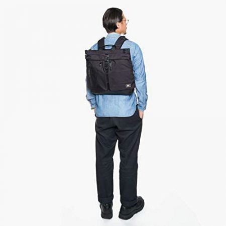 ミリタリー由来の「ヘルメットバッグ」が大人気!おすすめアイテムとコーデをご紹介!