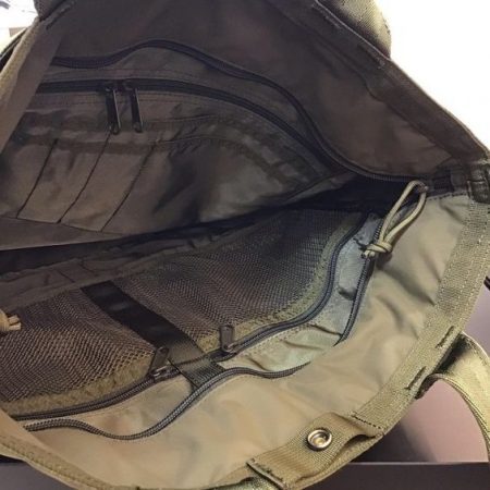 ミリタリー由来の「ヘルメットバッグ」が大人気!おすすめアイテムとコーデをご紹介!