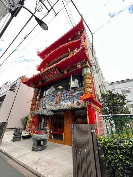 神の啓示で建てられた謎のビル「東京媽祖廟」に潜入=新大久保