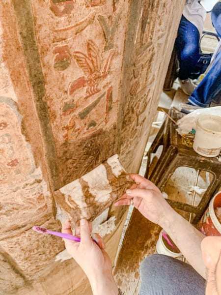 2千年前の鮮やかな色彩がそのまま保存された「古代エジプトの天井画」を発見！