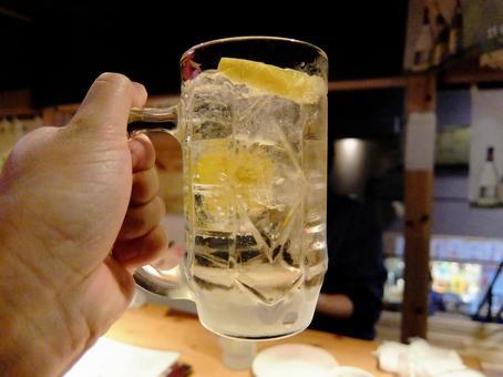 「サシ飲み」の意味とは？上手な誘い方やサシ飲み後のアフターフォローをご紹介！