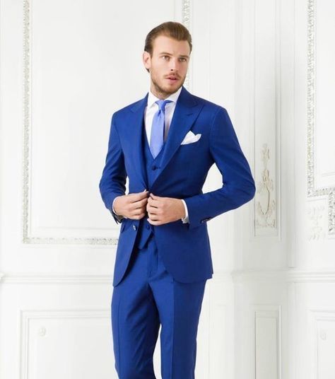 青いスーツのおすすめ着こなしを徹底紹介！鮮やかな色もバッチリ着こなし
