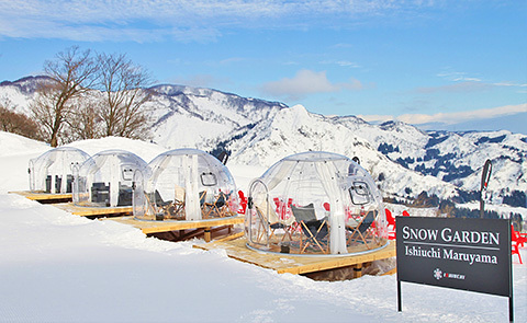 新潟県・石打丸山スキー場「スノーガーデン」でドームテントを楽しむ