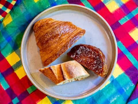 本場フランスの味と話題の「VIRON」丸の内店を徹底取材!60種類の中からおすすめのパンを紹介