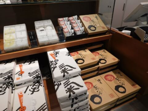 福岡空港で買えるおすすめのお土産20選！定番商品から明太子や絶品カステラなど