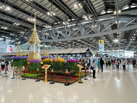 スワンナプーム国際空港を徹底解説!バンコク市内までの行き方や満喫できる暇つぶし方法を紹介