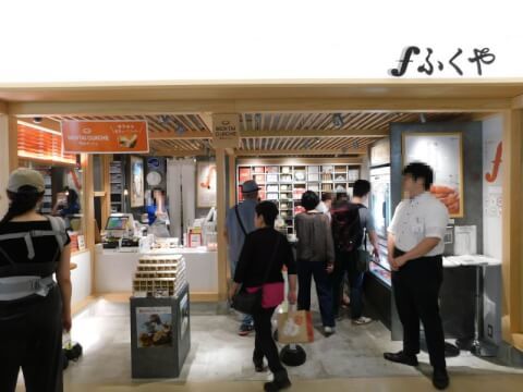 福岡空港で買えるおすすめのお土産20選！定番商品から明太子や絶品カステラなど