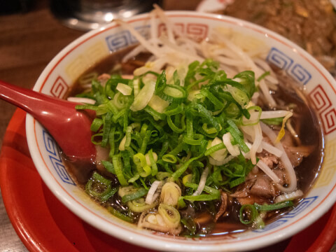 京都老舗ラーメン店「新副菜館」麻布十番店を徹底取材!看板メニュー中華そばの魅力も紹介