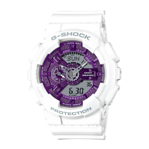 【冬限定の白い“G-SHOCK”が登場】文字盤のメタリックカラーが映えるペアウオッチでおしゃれを楽しもう!