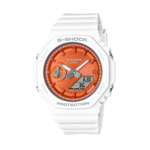 【冬限定の白い“G-SHOCK”が登場】文字盤のメタリックカラーが映えるペアウオッチでおしゃれを楽しもう!