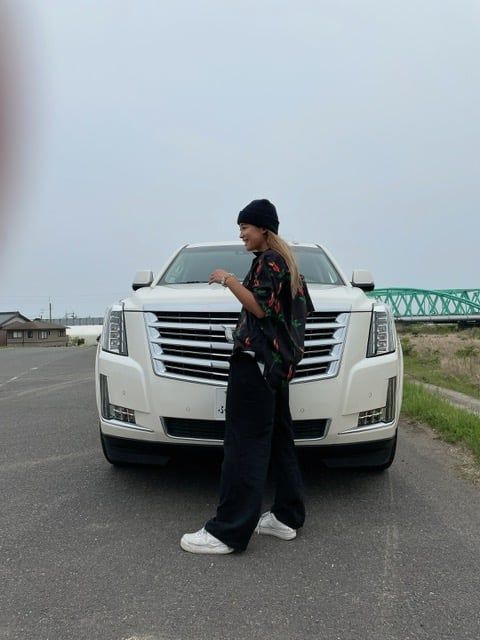エスカレードがとにかくかっこよくて…♡行きたいデートスポットは「海一択!」の美女とサーフボードを積んでハイウェイドライブ♪