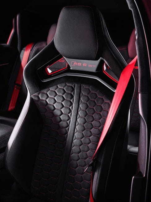 アウディRS6アバントの特別なハイパフォーマンスモデル「RS6アバントGT」が登場
