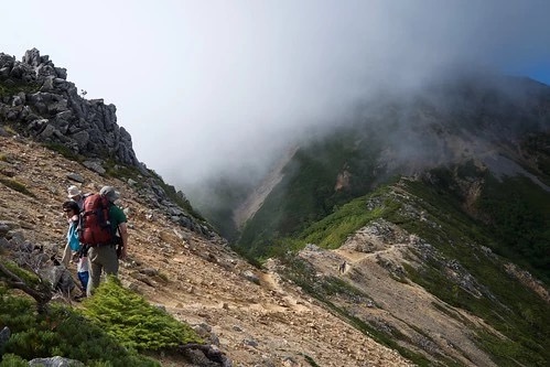 【初心者必見】日帰り登山に必要な持ち物リスト。あると便利なアイテムも！