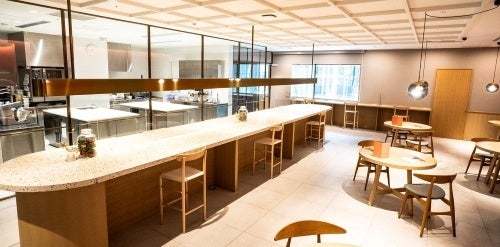 銀座でお買い物＆デート中に、親子の笑顔が咲くチェリーさまざまな食感と香りがお口の中にひろがるさくらんぼのフルコースを。
