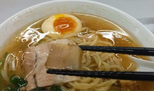 【熊本市中央区】見た目からは想像できない濃厚な清湯スープ＆もっちり麺で満腹間違いないお店、それが「豚珍麺（とんちんめん）熊大前店」