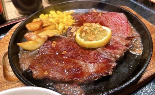 【山鹿市】地元の方に愛されるお好み焼きのお店「たまやん」では何故か価格がバグってるステーキが大人気。