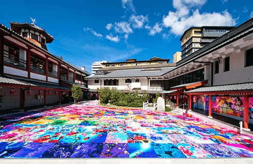 蜷川実花さんが装飾！　年末年始は幻想的な「道後温泉」へ