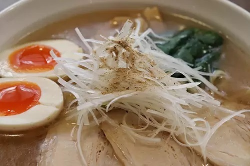 喜多方ラーメン専門店「喜鈴」、長崎県産あご煮干しを使用した期間限定「あご塩ラーメン」の提供開始