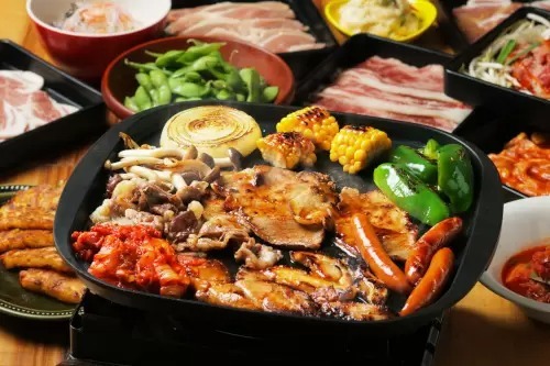 横浜モアーズ屋上の「食べ放題BBQビアガーデン」、4月13日にオープン