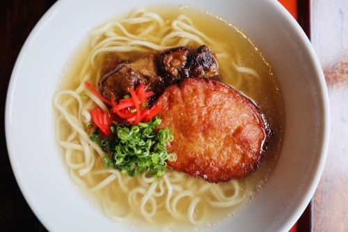 【熊本市中央区】上の裏通りでゆったり、ソーキそばランチを食べられる！～和・ガンセ～