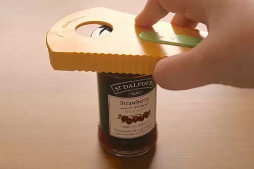 キッチンに常備したいすぐれもの! 開かないフタが一瞬で開くマーナの「らくらくオープナー」