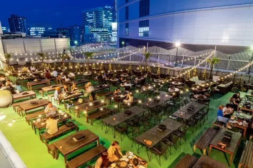 横浜モアーズ屋上の「食べ放題BBQビアガーデン」、4月13日にオープン