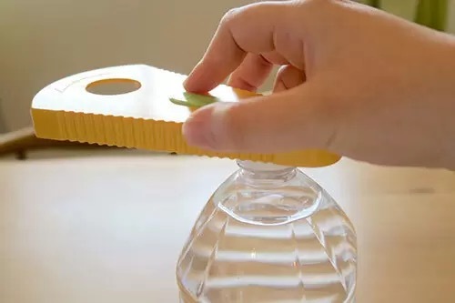 キッチンに常備したいすぐれもの! 開かないフタが一瞬で開くマーナの「らくらくオープナー」