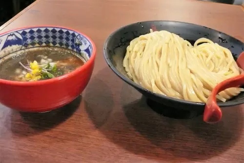 五島列島沖「カタクチイワシ」を使用、秋の定番「濃厚煮干しつけ麺」が三田製麺所から