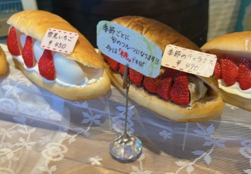 【玉名市】JR玉名駅内に6月8日にオープンした「こっぺりあ ダ・ラーハ」のコッペパンは早速大人気！