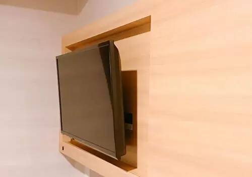 賃貸でもテレビを壁掛けにできる！　おすすめ器具や設置方法などを具体的に解説