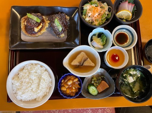 これこれ、この味…！「しあわせ手料理 だいこん亭」のぬくもりのあるご飯が魂にしみる