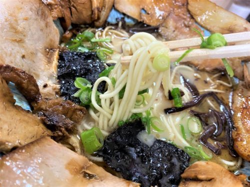 熊本の老舗ラーメン店「健軍めんきち」で、あの志村けんさん・ダチョウ俱楽部上島竜平さんの写真を発見！