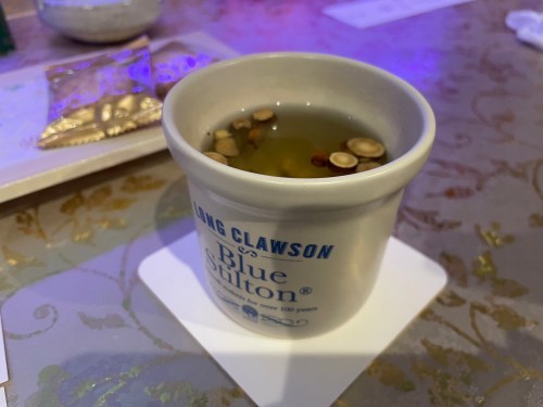 漢方茶も飲める！書家が営む斬新なバー「且座喫酒 桃（しゃざきっさ もも）」