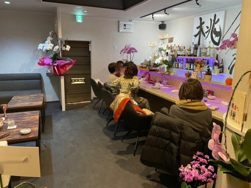 漢方茶も飲める！書家が営む斬新なバー「且座喫酒 桃（しゃざきっさ もも）」