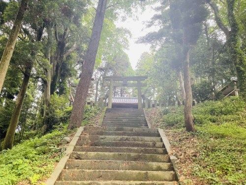 限りなく透明に近いブルー。と、絶対に言いたくなる場所　～明神池名水公園、群塚神社～