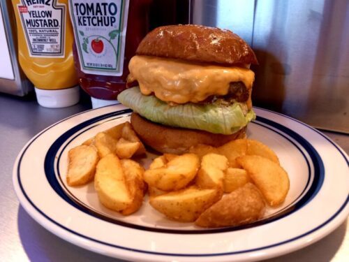 【熊本市中央区】受け継がれる鉄板！「アメリカンダイナーでハンバーガー」を味わえるお店が新大江にオープン