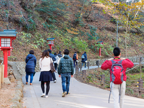 高尾山・一号路は登山初心者や子供も登りやすい。どんな服装や靴で行けばいい？