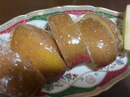 【菊池郡菊陽町】りんご好きの人に超オススメ！プロの目利きバイヤー厳選りんごを丸ごと使った「芳野フルーツ」のりんご飴が絶品！