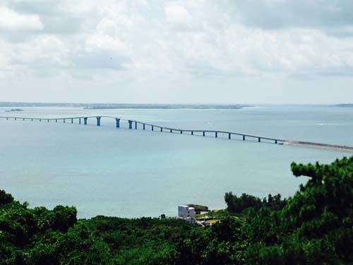 沖縄の魅力あふれる絶景の離島>