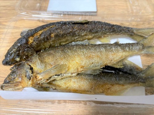 子どもでも丸ごと食べられる！「あゆっこ」の若鮎唐揚げが絶品