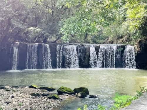 車で行ける山鹿のナイアガラの滝で、夏を見る　～山鹿市鹿北町　釘ノ花の滝～