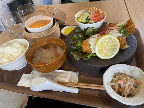 【菊池郡菊陽町】目にも美味しいボリュームたっぷりの華やかランチ「葵 食堂・大衆酒場」