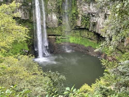 唯一無二の姿で見るものを黙らせる、そんなあなたのような人になりたい～上益城郡山都町城原　五老ヶ滝～