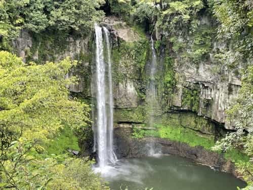 唯一無二の姿で見るものを黙らせる、そんなあなたのような人になりたい～上益城郡山都町城原　五老ヶ滝～