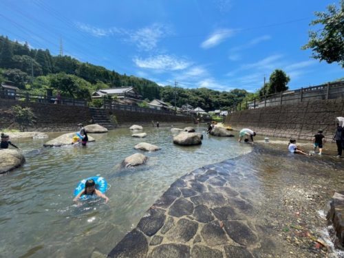 【八代市】夏だー！水遊びだ！子どもから大人まで思いっきり楽しめる「水無川ホタルの里公園」