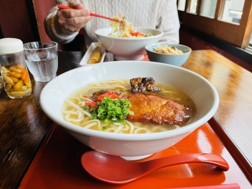 【熊本市中央区】上の裏通りでゆったり、ソーキそばランチを食べられる！～和・ガンセ～
