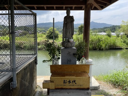 人が増える→環境が悪くなる→遊泳禁止→寂れてゆく、の悪循環を私たちの手で食い止めたい。～尾田川公園　尾田の丸池～